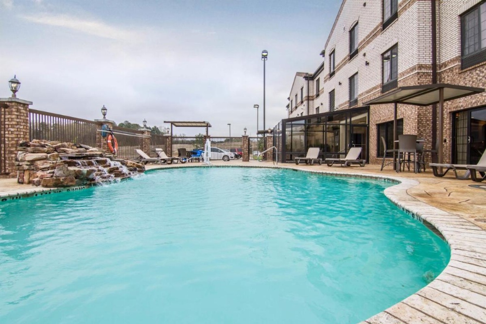 Comfort Suites Marshall Image 11
