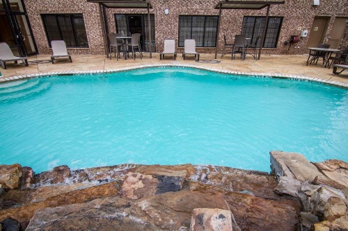 Comfort Suites Marshall image 12