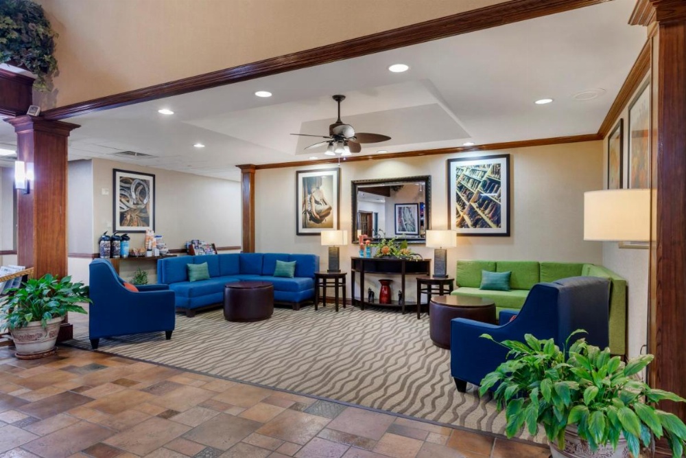 Comfort Suites Marshall Image 18