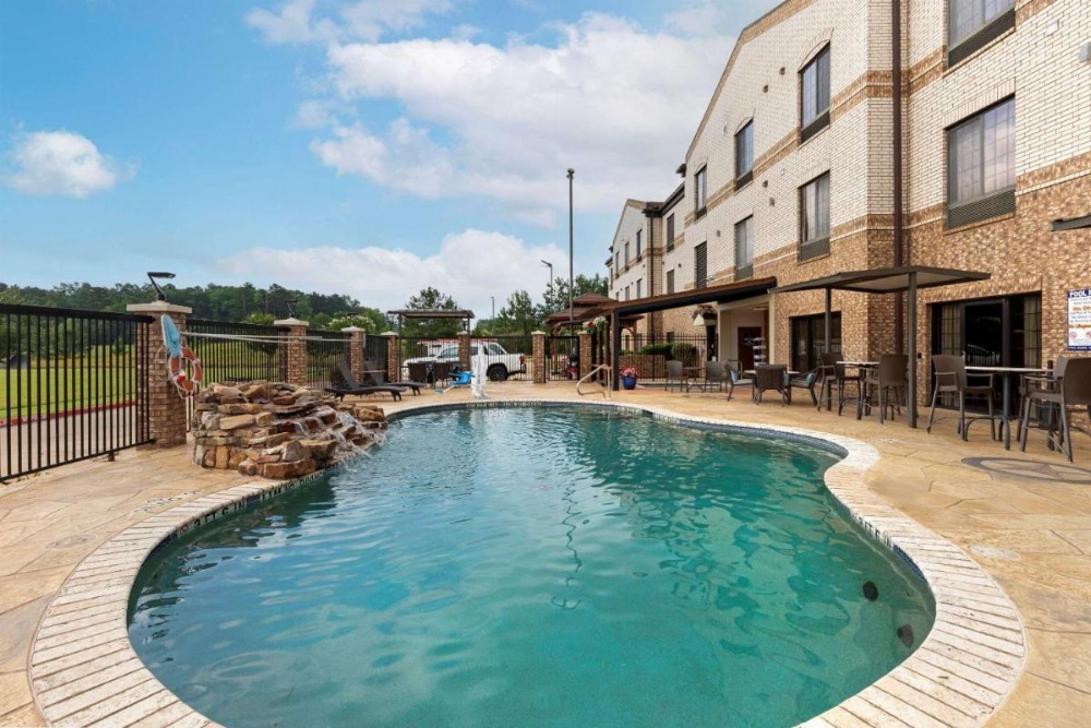 Comfort Suites Marshall Image 22