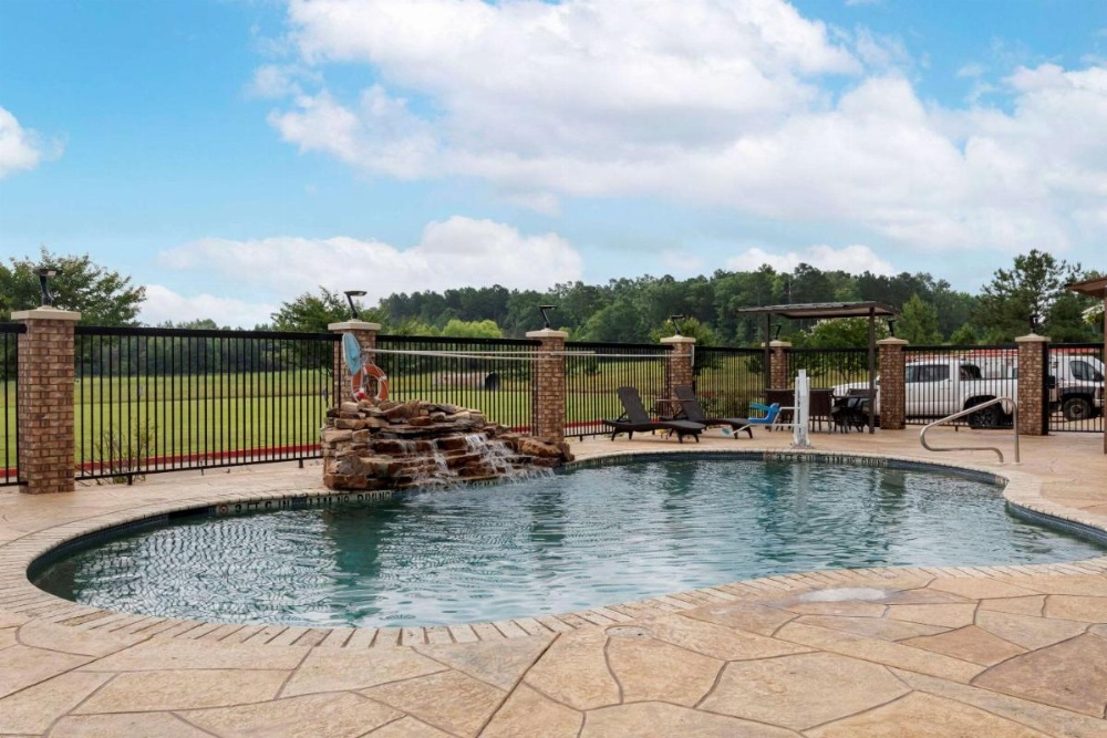 Comfort Suites Marshall Image 23