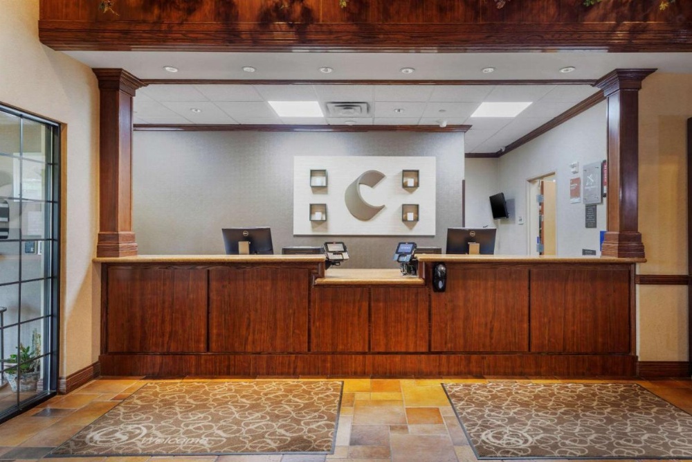 Comfort Suites Marshall Image 24